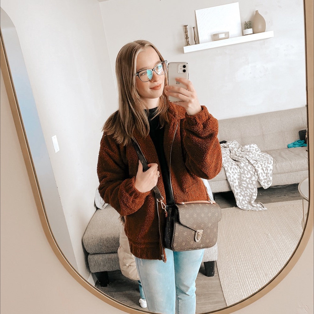 Meet your Posher, Hannah